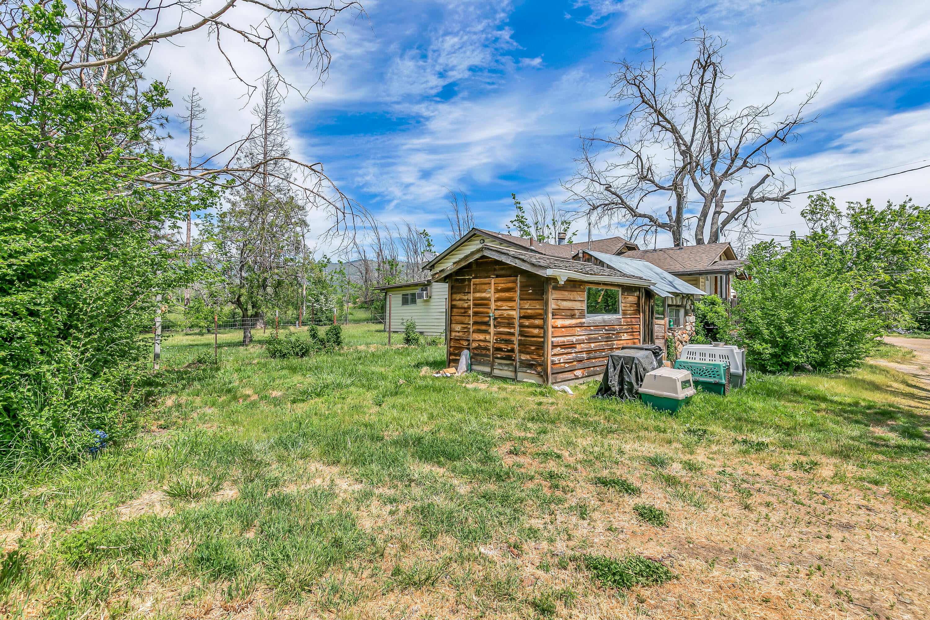 560 East Valley View Road Ashland, OR 97520 - Photo 8 of 10 wash house