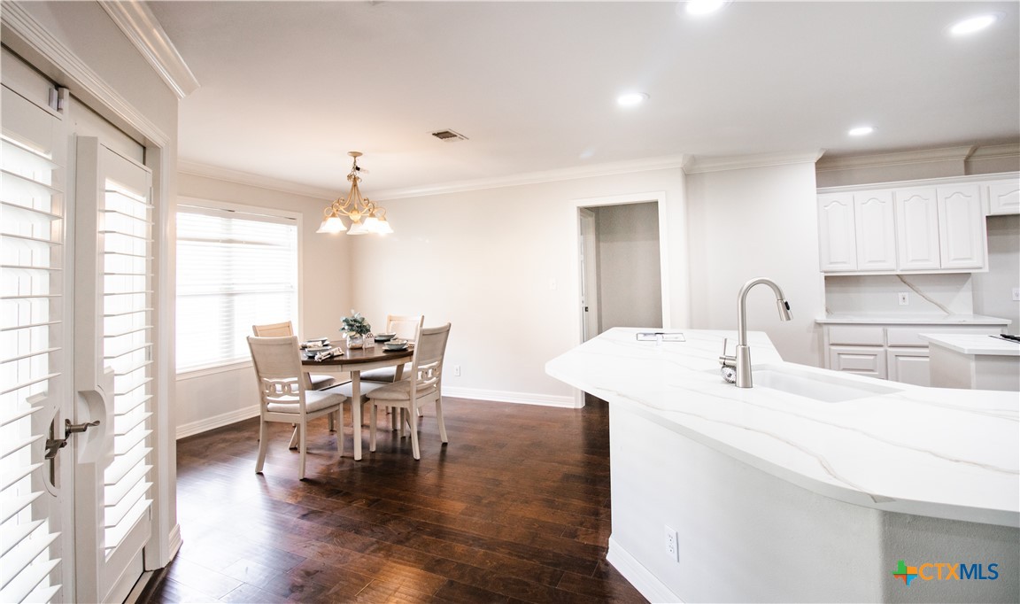 202 Ridge View Victoria, TX 77904 - Photo 11 of 41