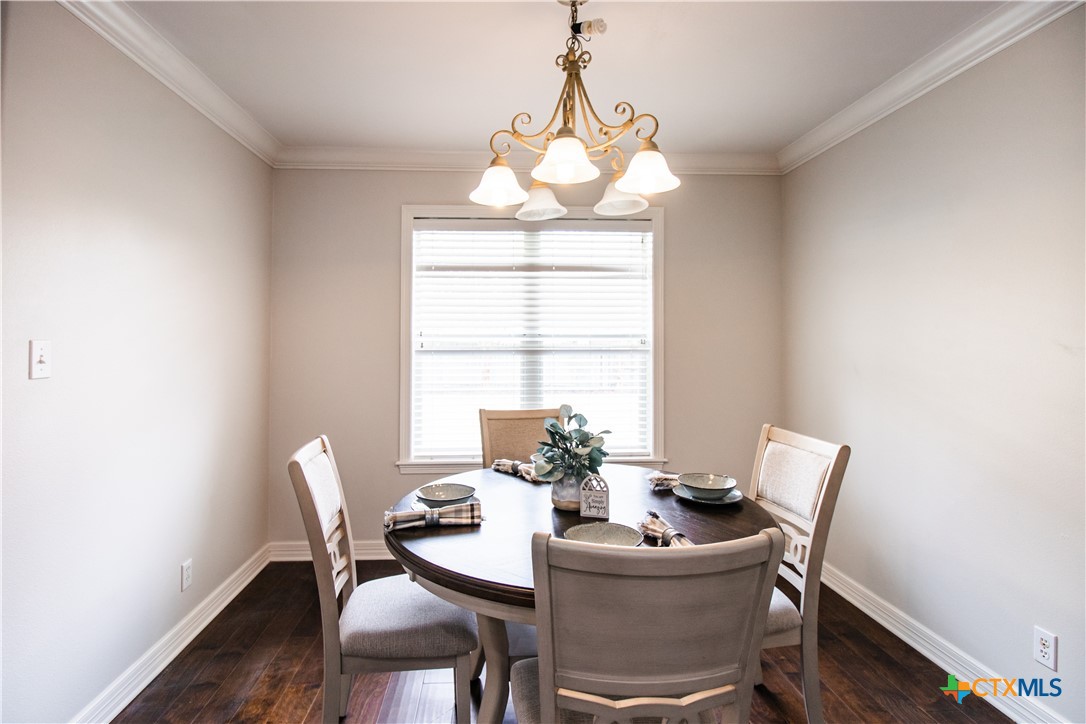 202 Ridge View Victoria, TX 77904 - Photo 12 of 41 a dining room with furniture and window