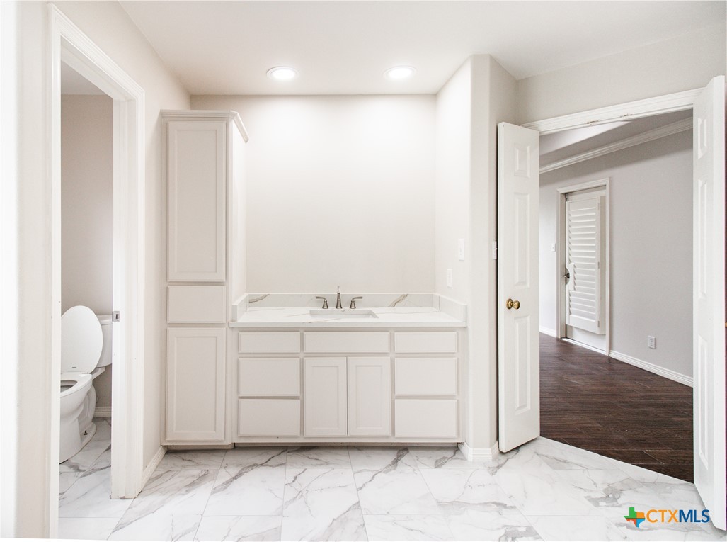 202 Ridge View Victoria, TX 77904 - Photo 27 of 41