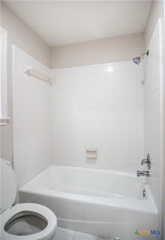 202 Ridge View Victoria, TX 77904 - Photo 35 of 41 a bathroom with a toilet and a bathtub