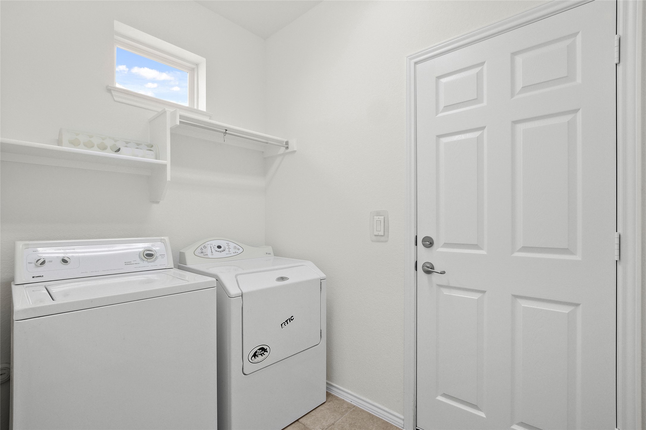 119 Hampton Circle Georgetown, TX 78633 - Photo 23 of 28 Washroom featuring washing machine and clothes dryer and light tile patterned floors