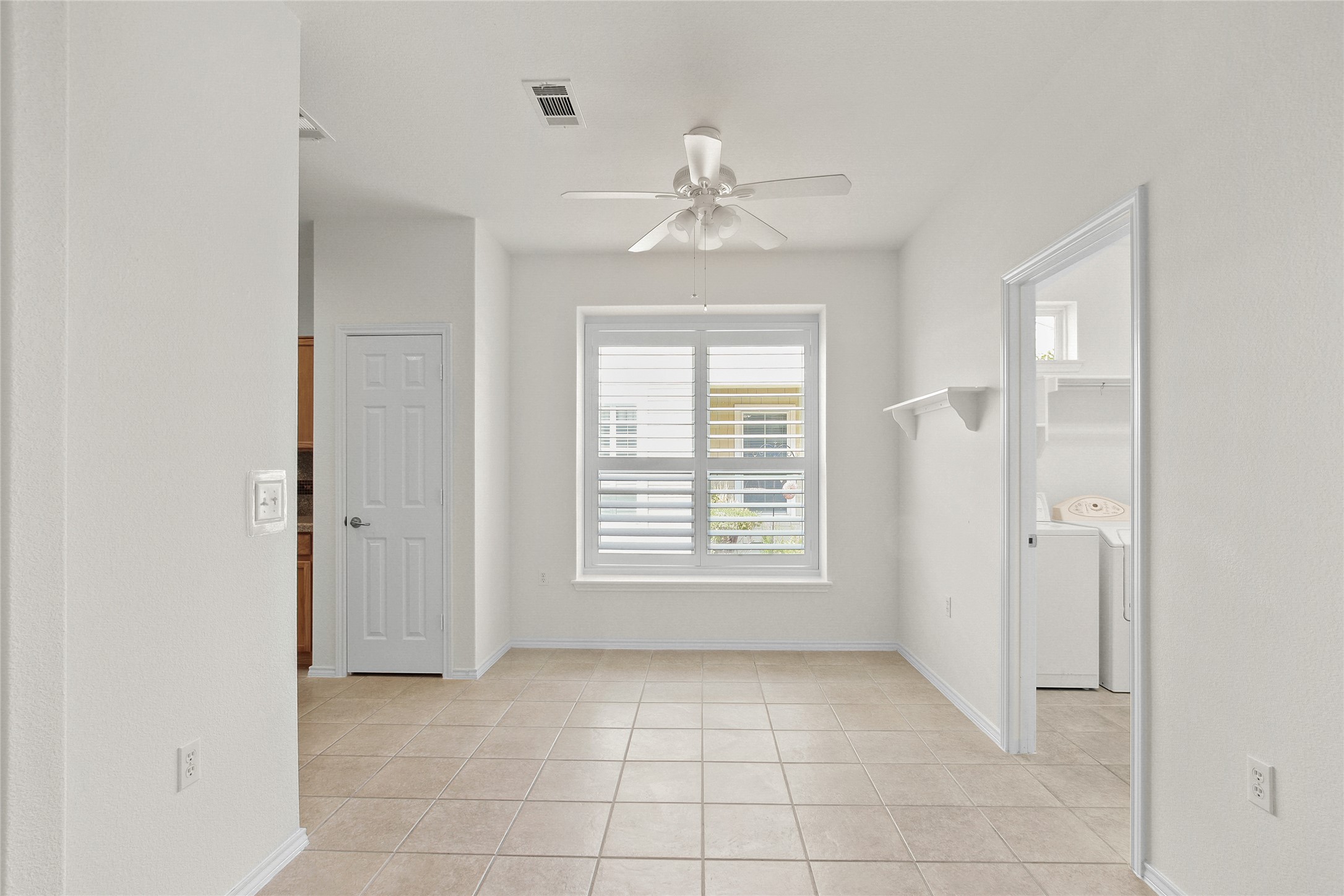 119 Hampton Circle Georgetown, TX 78633 - Photo 10 of 28 Spare room with light tile patterned floors and ceiling fan