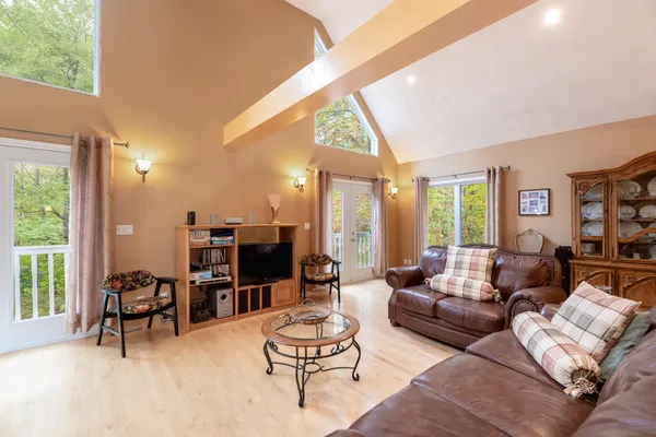 $825,000 | 85 Amethyst Hill Road, Conway, NH 03860