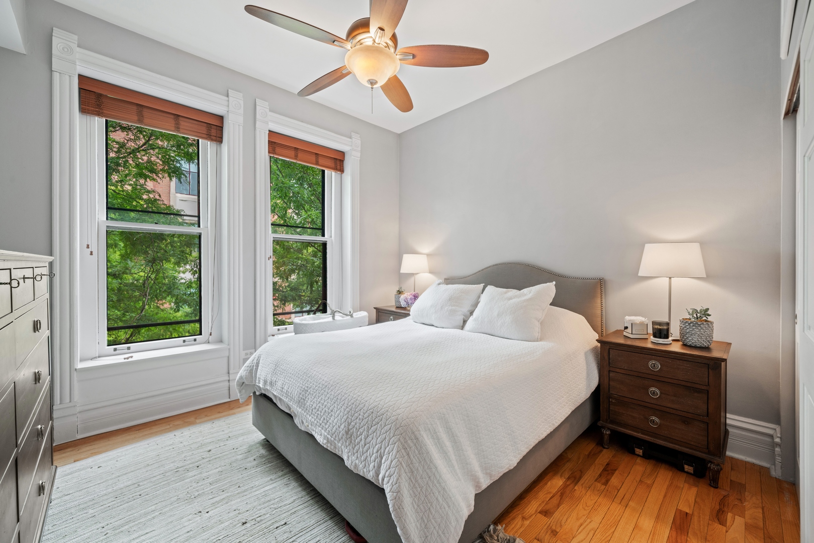1125 West Belden Avenue, Unit 2 Chicago, IL 60614 - Photo 8 of 10 a bedroom with a bed and a window