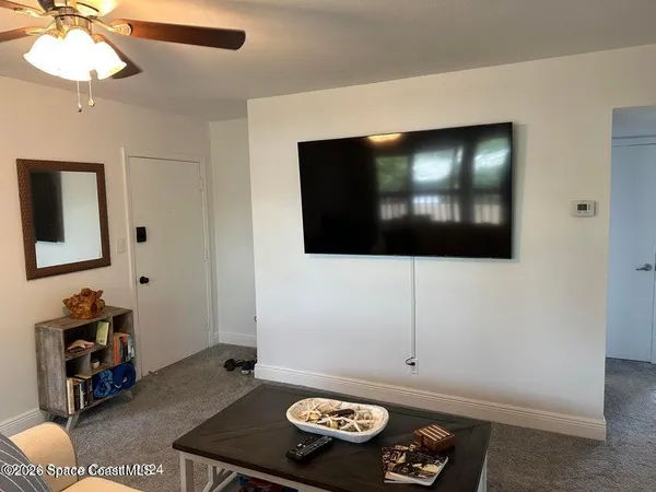 a view of livingroom with furniture