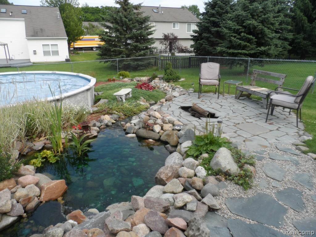 688 Ridgecrest Street Fenton, MI 48430 - Photo 33 of 38 SAM_1391.jpg