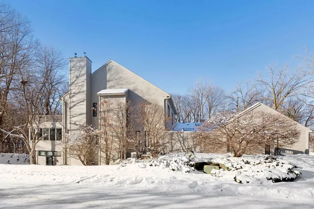 $950,000 | 4610 Bayswater Road, Shorewood, MN 55331