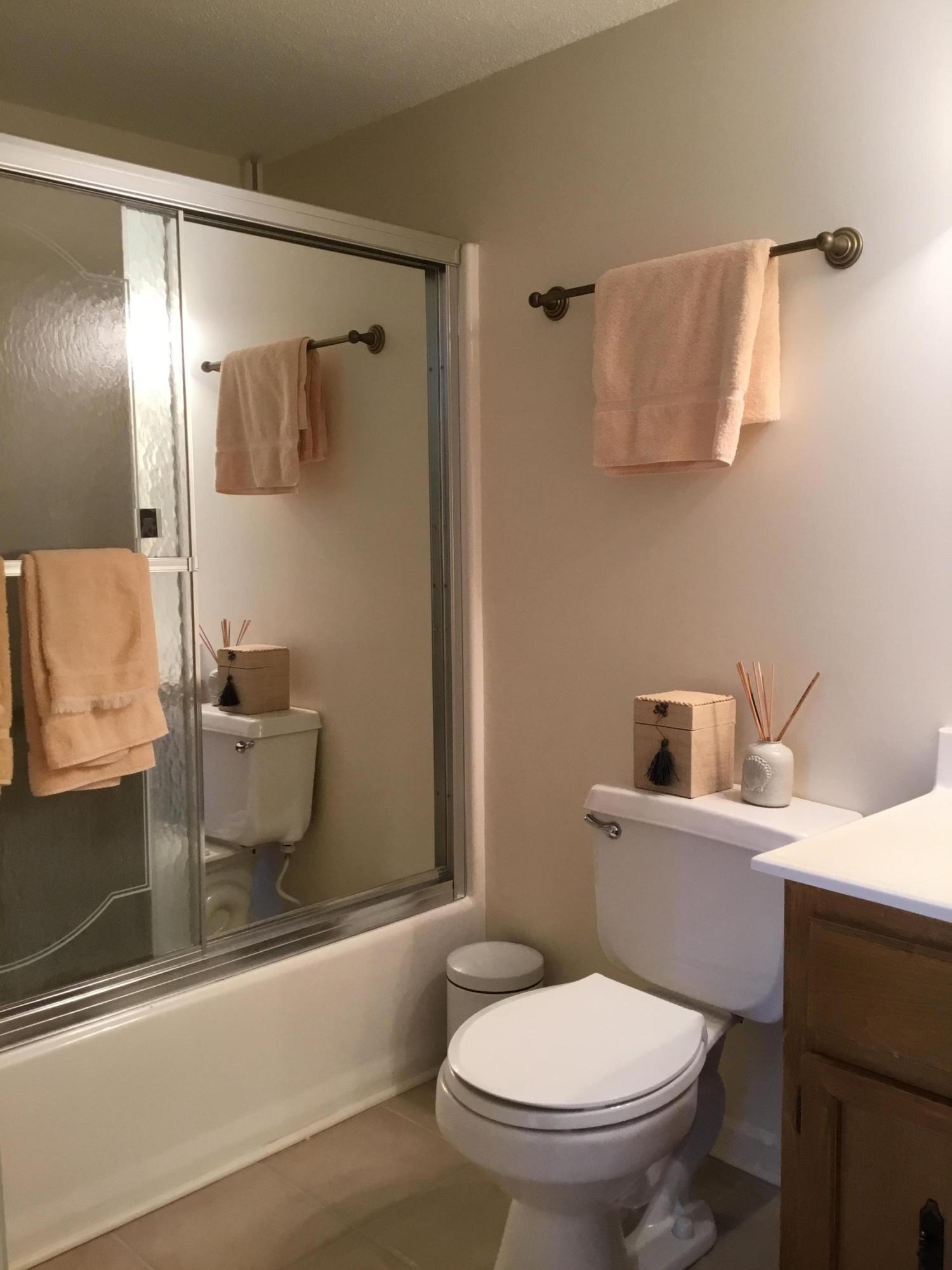 630 Monte Vista Road, Unit 505 Union Hall, VA 24176 - Photo 22 of 40 En suite bathroom.