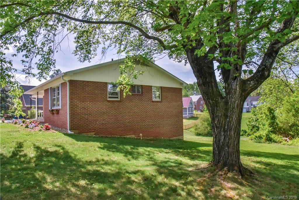 26 Alexander Road Weaverville, NC 28787 - Photo 5 of 37 Gallery Image 5