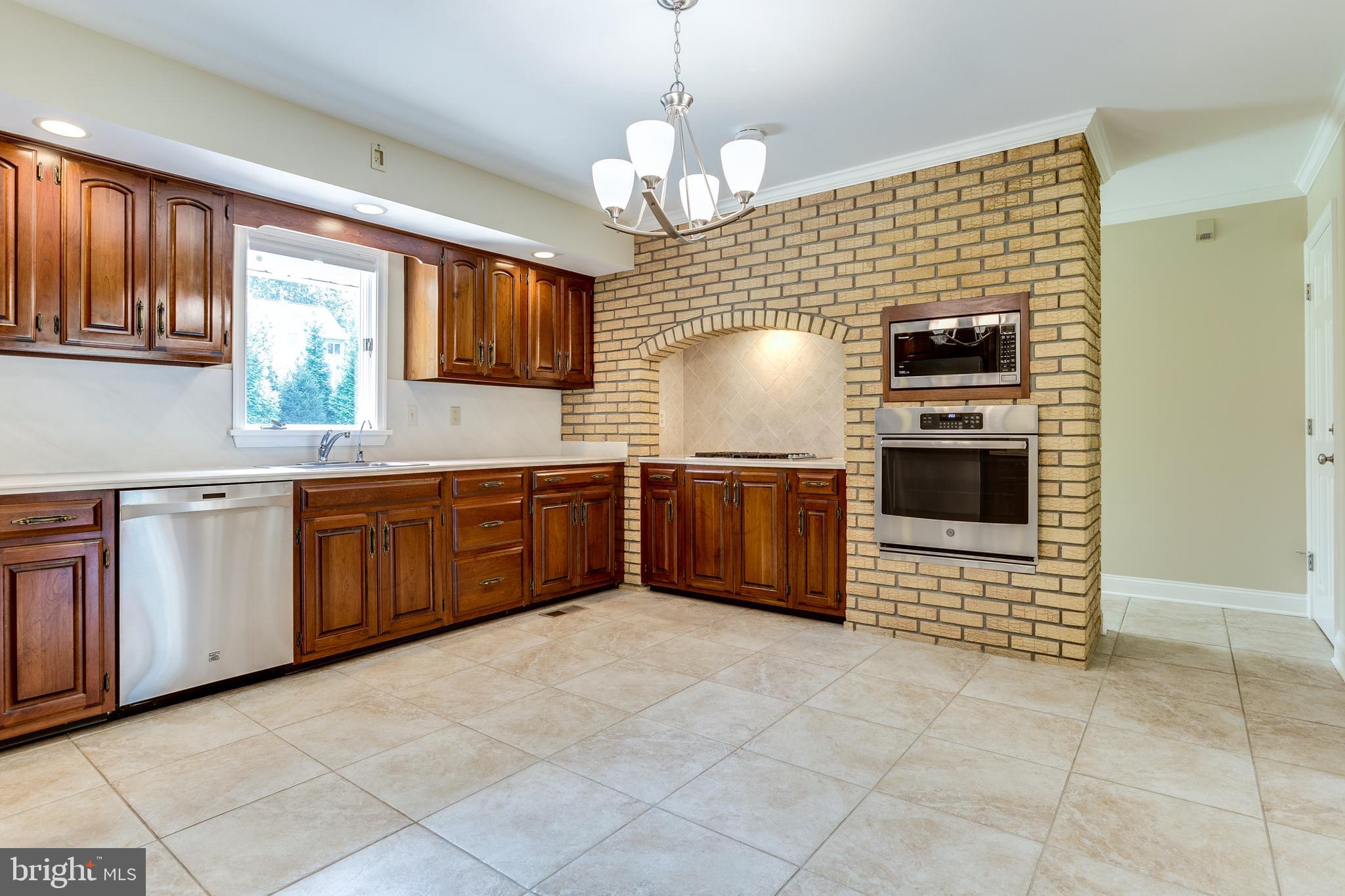 3907 Eland Road Phoenix, MD 21131 - Photo 9 of 33 Gourmet Kitchen w/ Wall Oven & Built-In Microwave