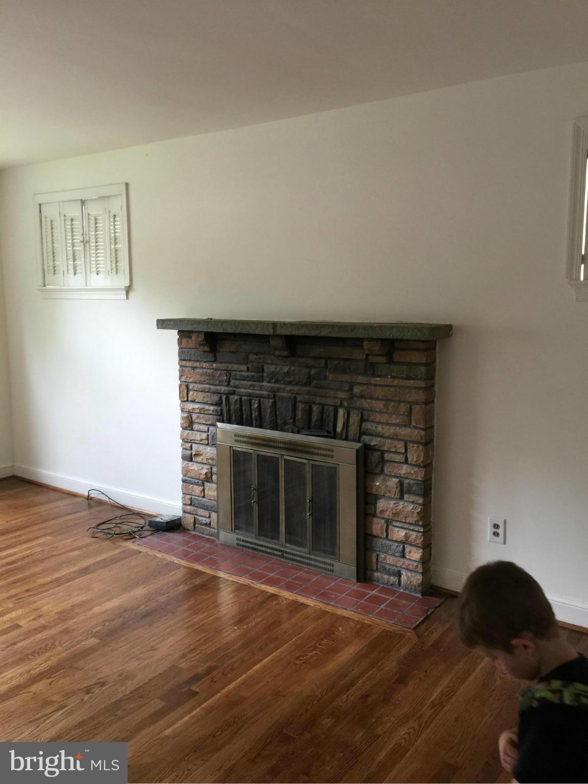 2112 Rolander Street Hyattsville, MD 20783 - Photo 8 of 16 Living Room