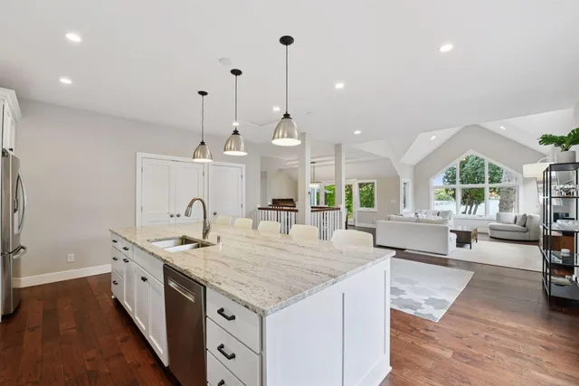 $1,300,000 | 859 Excelsior Boulevard, Excelsior, MN 55331