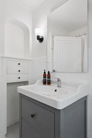 $1,300,000 | 859 Excelsior Boulevard, Excelsior, MN 55331