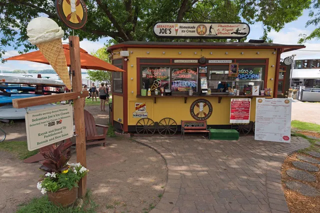 $1,300,000 | 859 Excelsior Boulevard, Excelsior, MN 55331