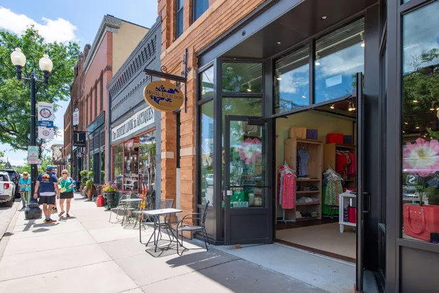 $1,300,000 | 859 Excelsior Boulevard, Excelsior, MN 55331