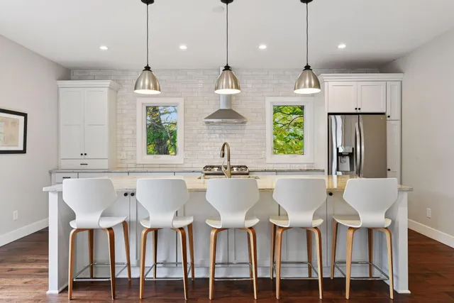 $1,300,000 | 859 Excelsior Boulevard, Excelsior, MN 55331