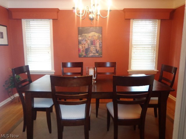 4366 Silsby Road University Heights, OH 44118 - Photo 6 of 23 Great size dining room accented with wood blinds.