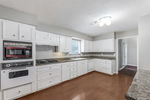 $1,900 | 13318 Queensride Lane, Houston, TX 77070