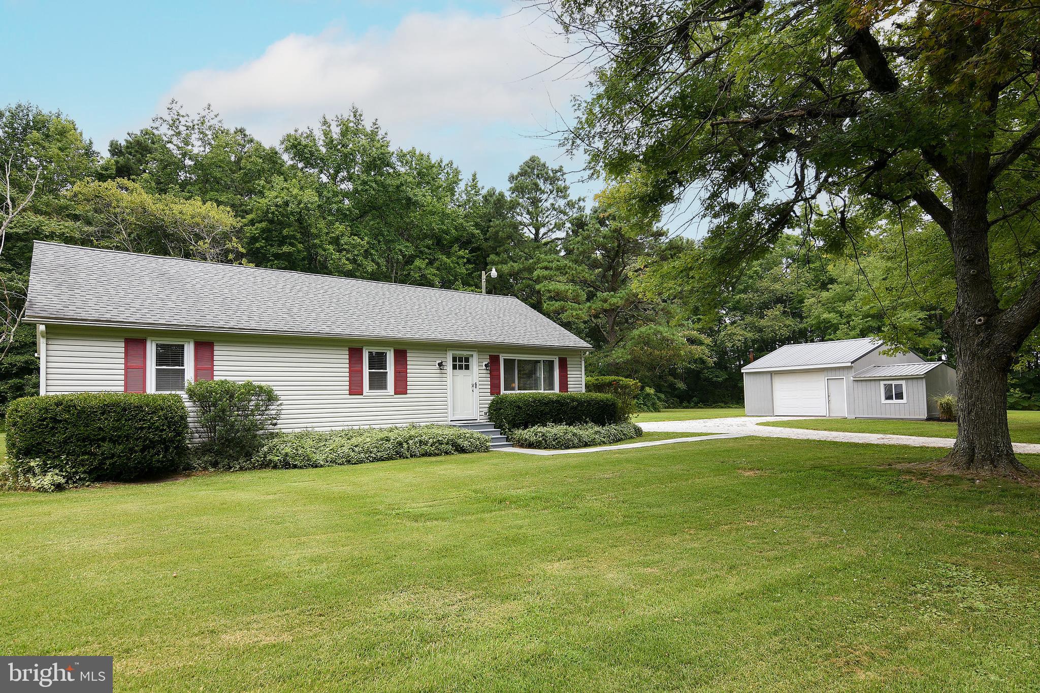 Lovely rancher with garage/workshop