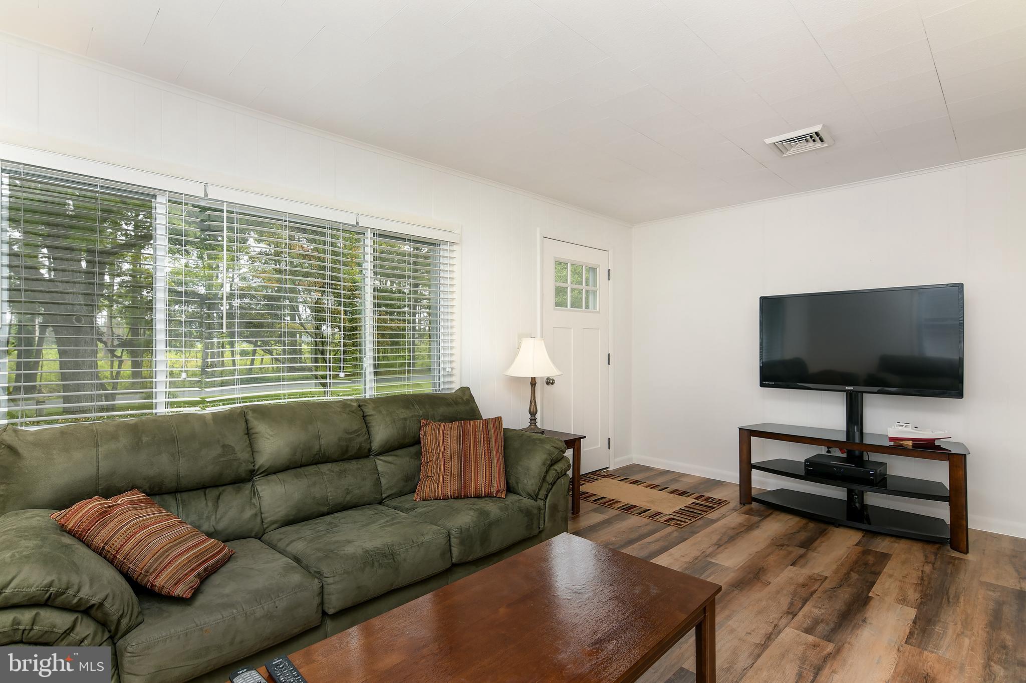 4234 Steele Neck Road Vienna, MD 21869 - Photo 27 of 39 Living Room
