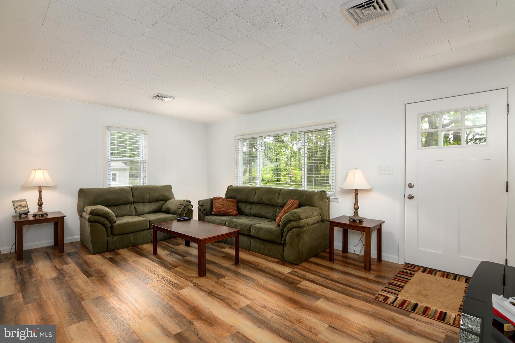 4234 Steele Neck Road Vienna, MD 21869 - Photo 28 of 39 Spacious living room