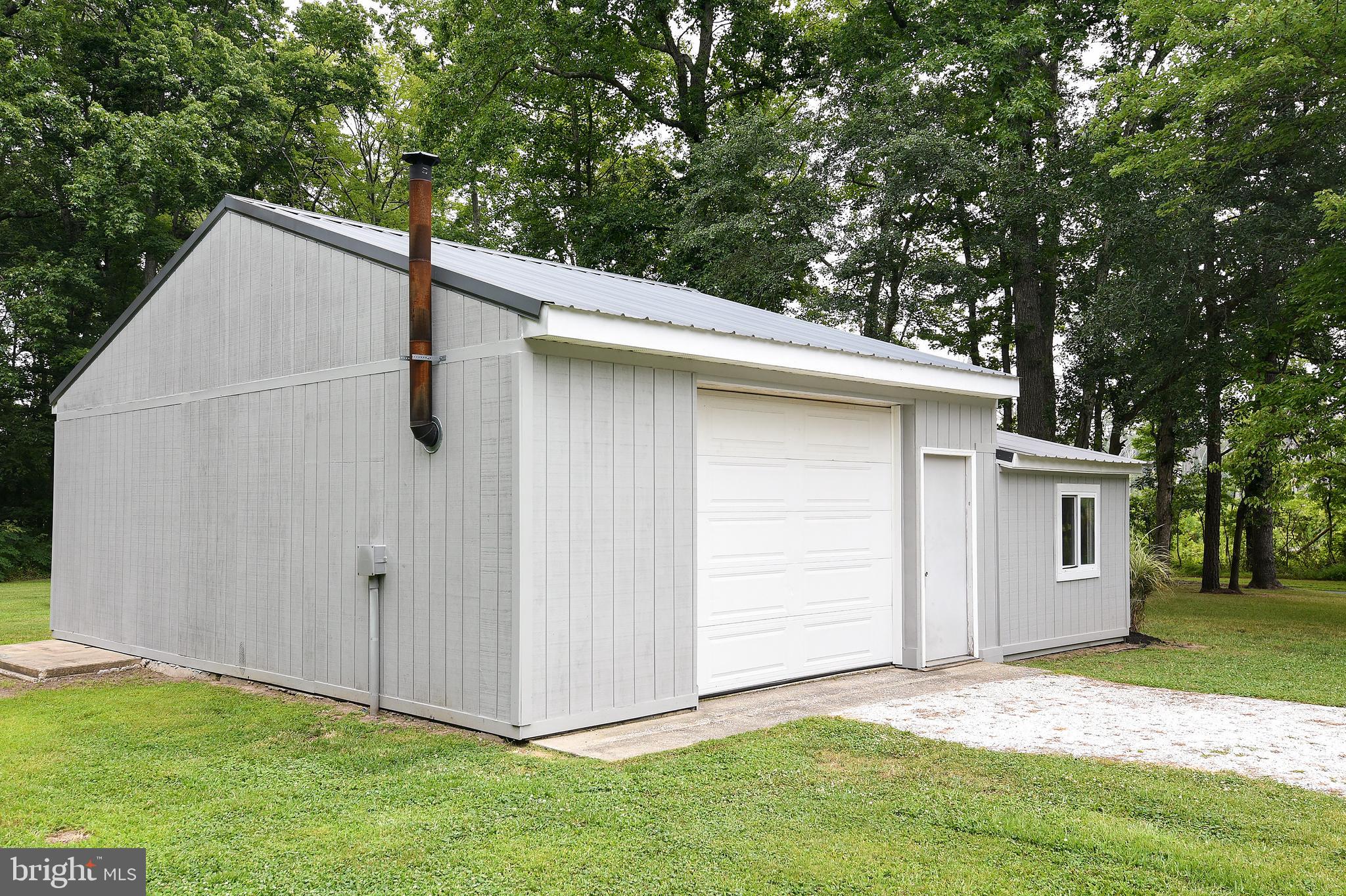 4234 Steele Neck Road Vienna, MD 21869 - Photo 8 of 39 Wood heat in workshop