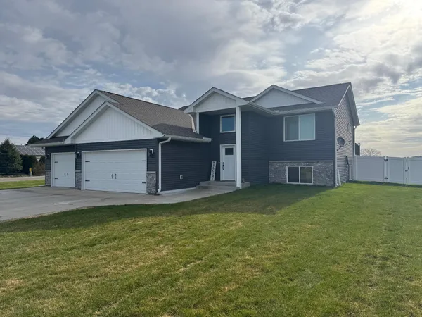 $399,900 | 17632 Grace Lane, Little Falls, MN 56345