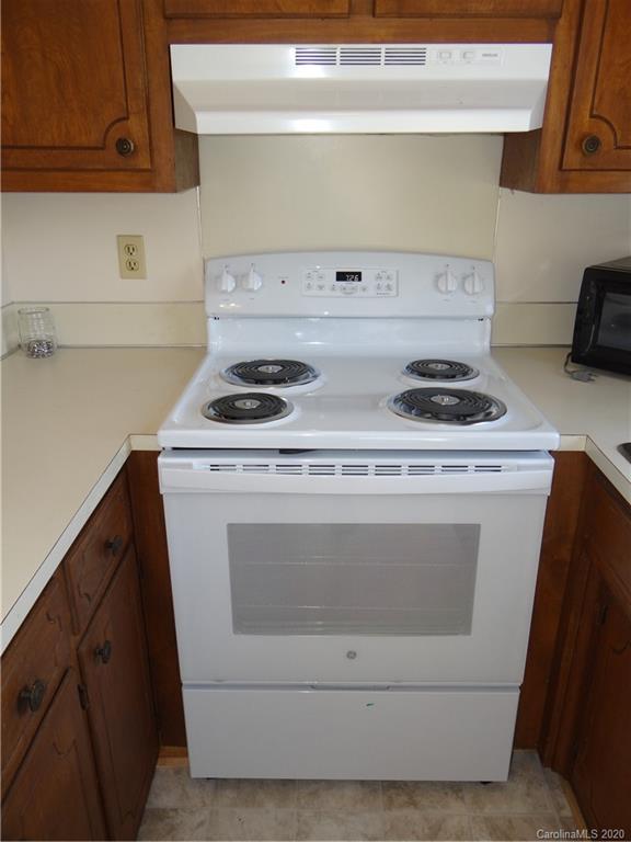 4315 Catawba Burris Road Denver, NC 28037 - Photo 8 of 20 a stove top oven sitting inside of a kitchen