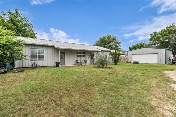 a view of a house with backyard and garden