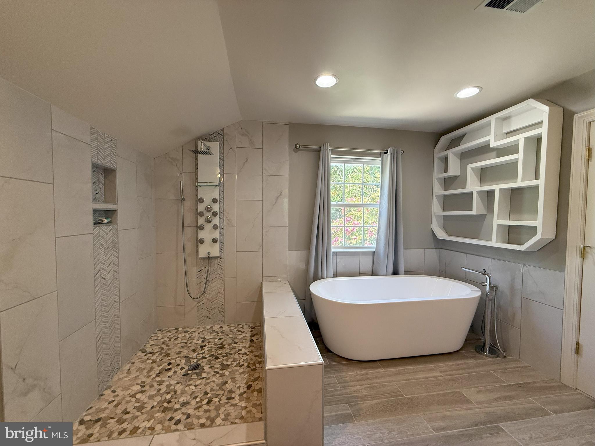 3919 Woodreed Drive Brandywine, MD 20613 - Photo 48 of 88 a spacious bathroom with a bathtub and shower