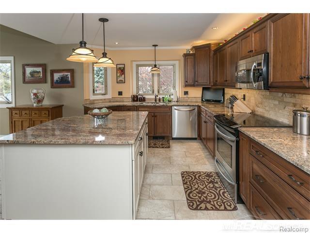 2248 South Shore Court Rochester Hills, MI 48307 - Photo 14 of 54
