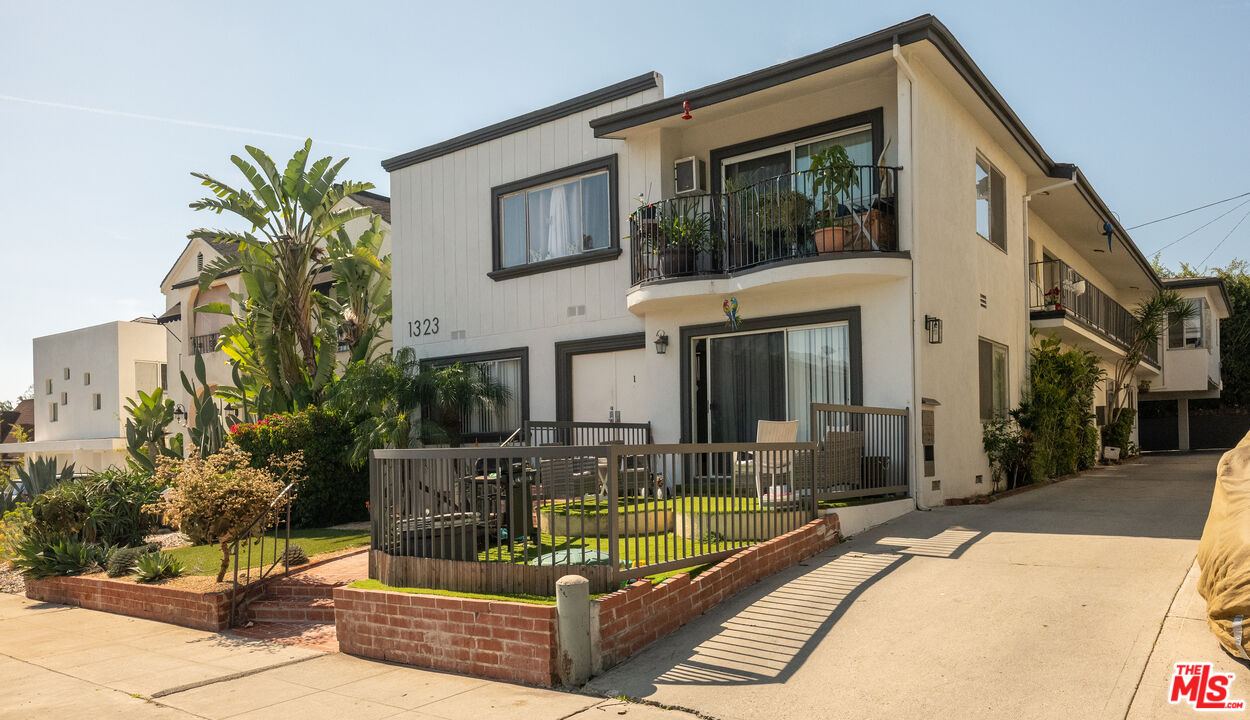 1323 South Ridgeley Drive, Unit 5 Los Angeles, CA 90019 - Photo 12 of 13