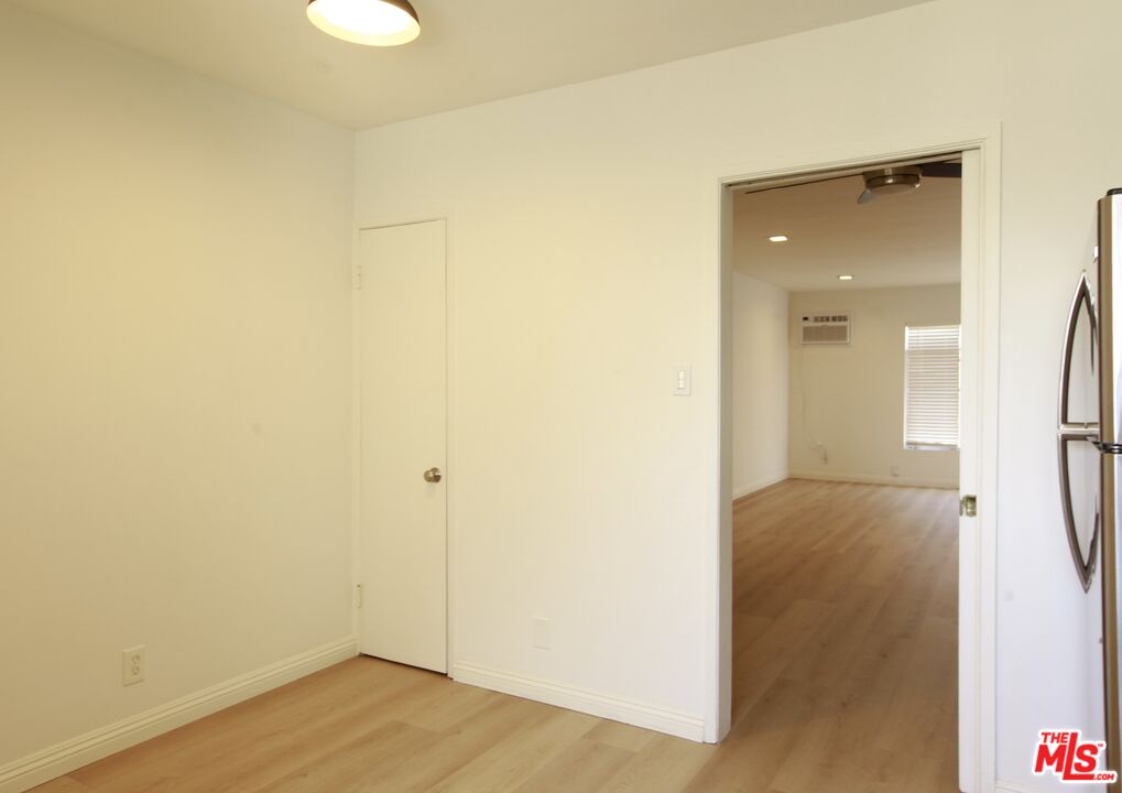 1323 South Ridgeley Drive, Unit 5 Los Angeles, CA 90019 - Photo 4 of 13