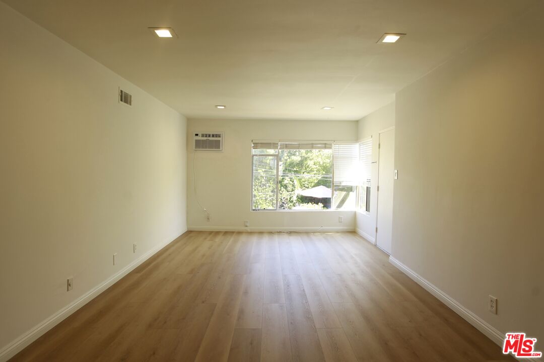 1323 South Ridgeley Drive, Unit 5 Los Angeles, CA 90019 - Photo 5 of 13