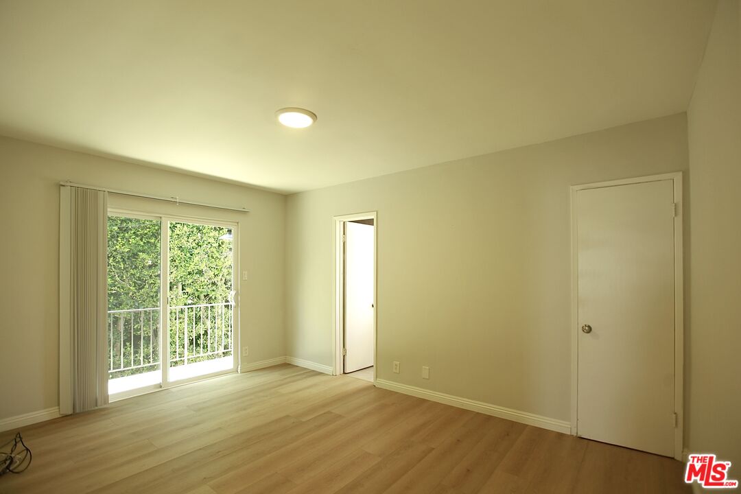 1323 South Ridgeley Drive, Unit 5 Los Angeles, CA 90019 - Photo 6 of 13