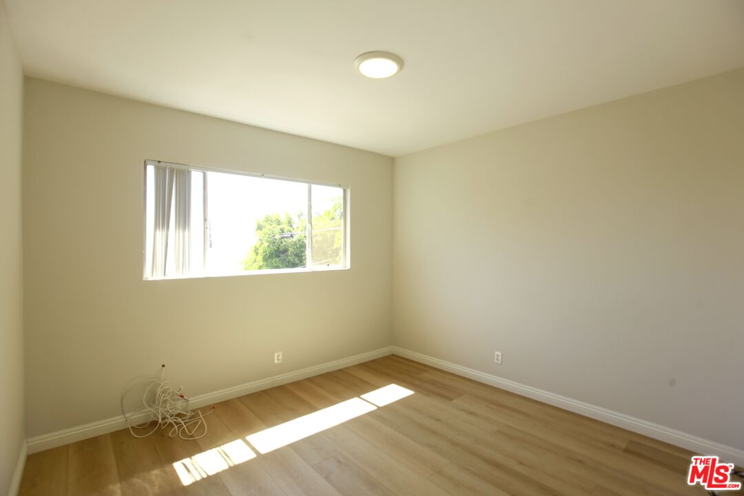 1323 South Ridgeley Drive, Unit 5 Los Angeles, CA 90019 - Photo 9 of 13