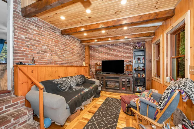 $299,900 | 2 Hope Road, Henniker, NH 03242