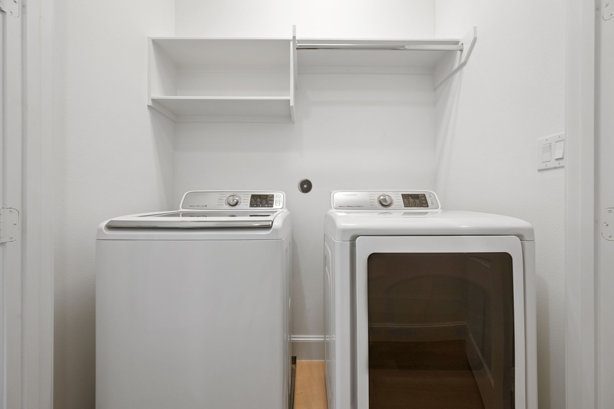 614 Delmar Street Houston, TX 77023 - Photo 32 of 36 a utility room with dryer and washer
