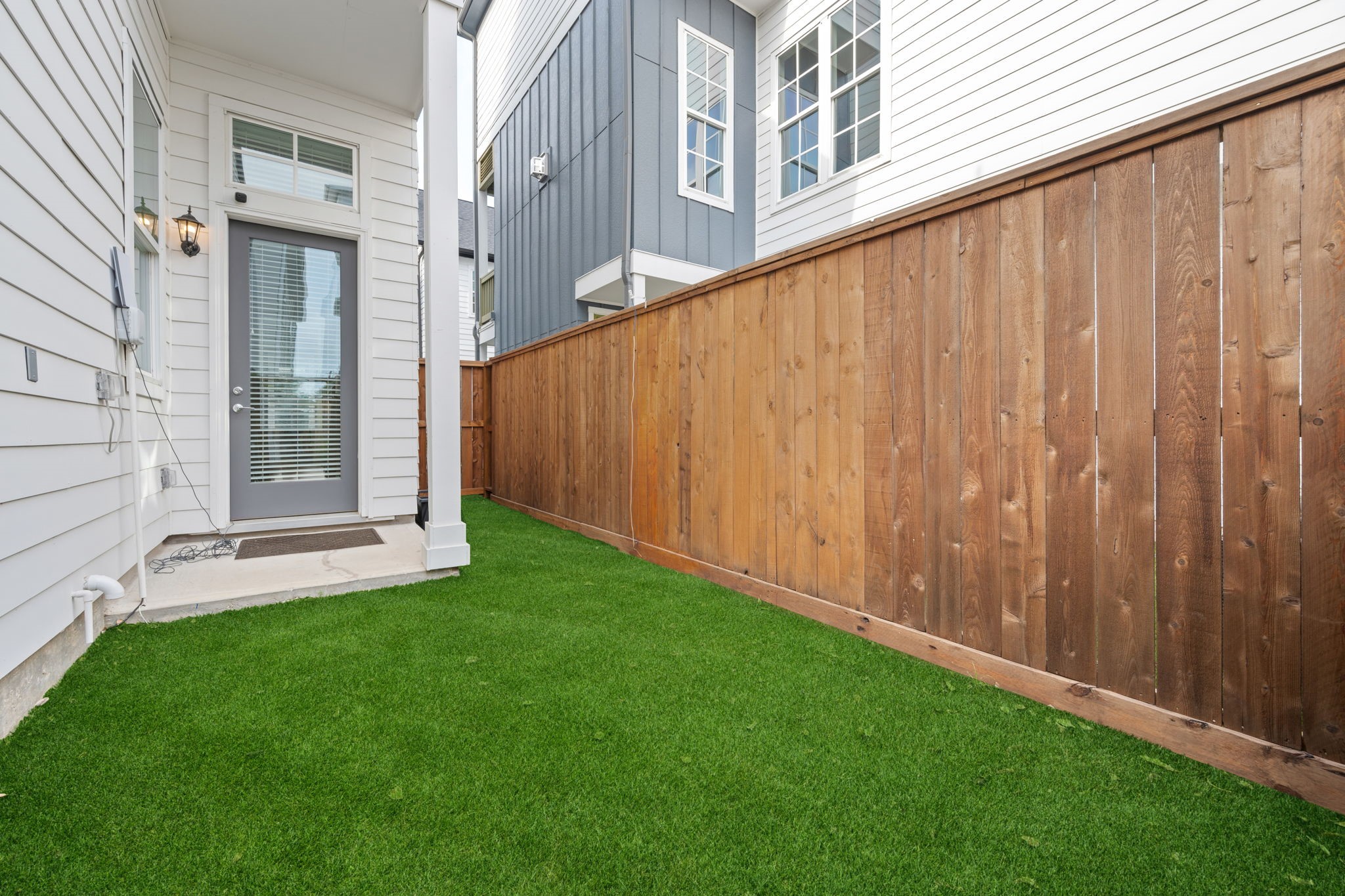 614 Delmar Street Houston, TX 77023 - Photo 34 of 36 a view of a back yard from a backyard