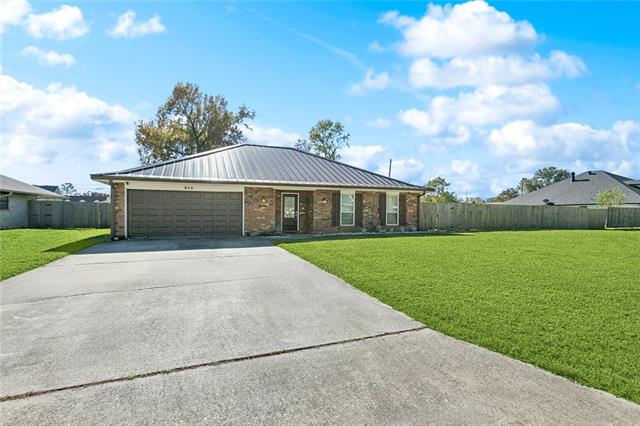 312 Devon Road Laplace, LA 70068 - Photo 1 of 17