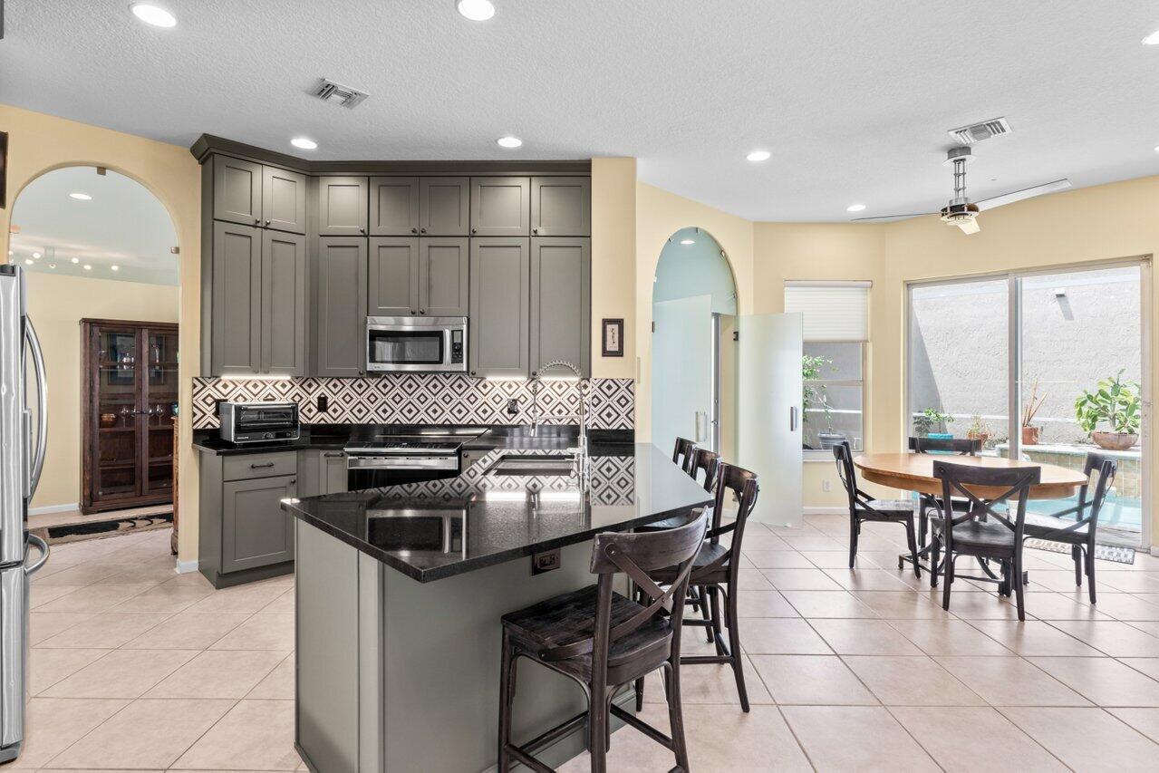9680 Vineyard Court Boca Raton, FL 33428 - Photo 11 of 40 011-9680VineyardCourt-Unit203-BocaRaton-