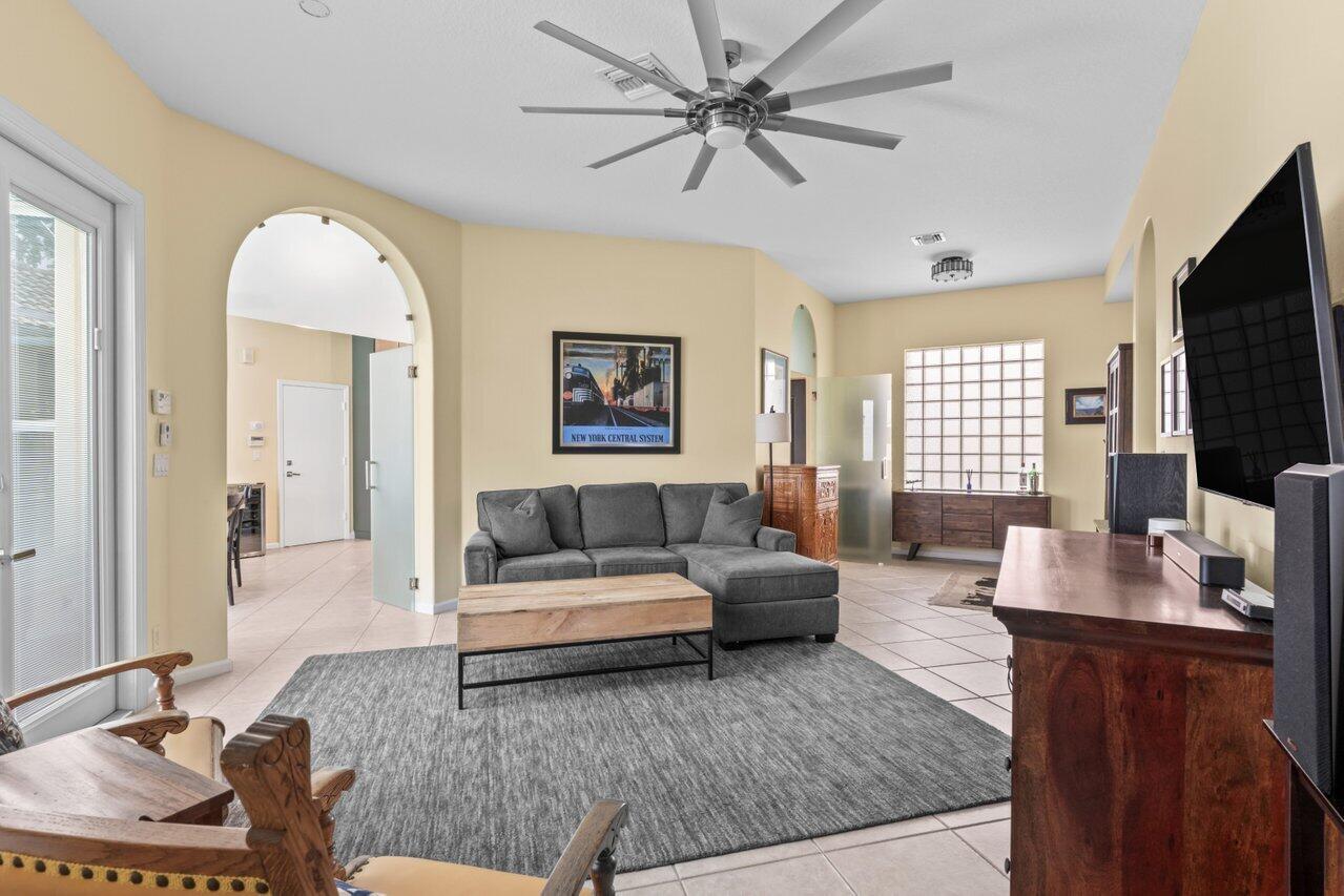 9680 Vineyard Court Boca Raton, FL 33428 - Photo 6 of 40 005-9680VineyardCourt-Unit203-BocaRaton-