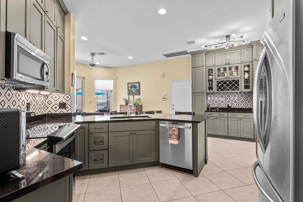 9680 Vineyard Court Boca Raton, FL 33428 - Photo 9 of 40 009-9680VineyardCourt-Unit203-BocaRaton-