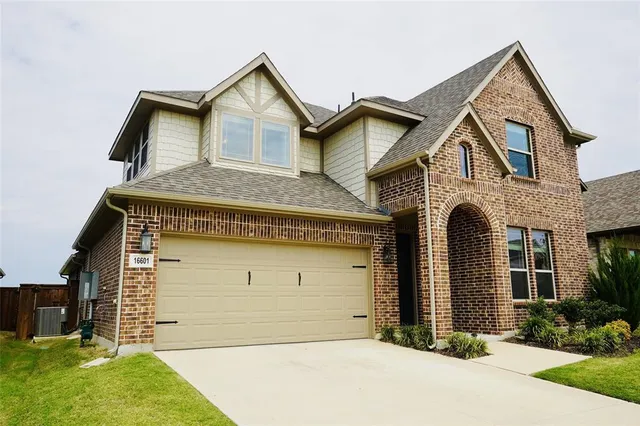 a view of a house with a yard and garage