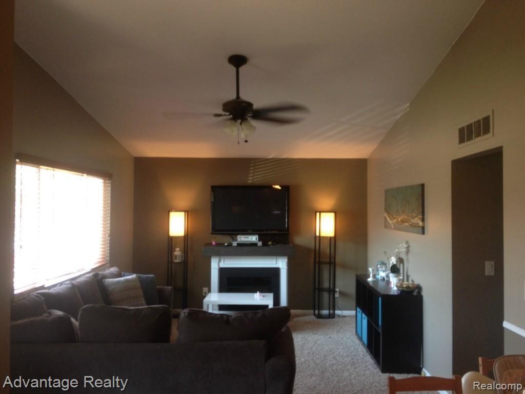 25865 South River Road Harrison Township, MI 48045 - Photo 8 of 21 image_14.jpg