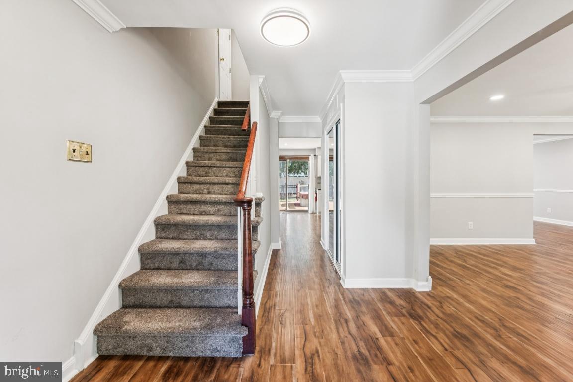 628 Chatham Road Somerdale, NJ 08083 - Photo 3 of 25 Inviting entryway with elegant staircase.