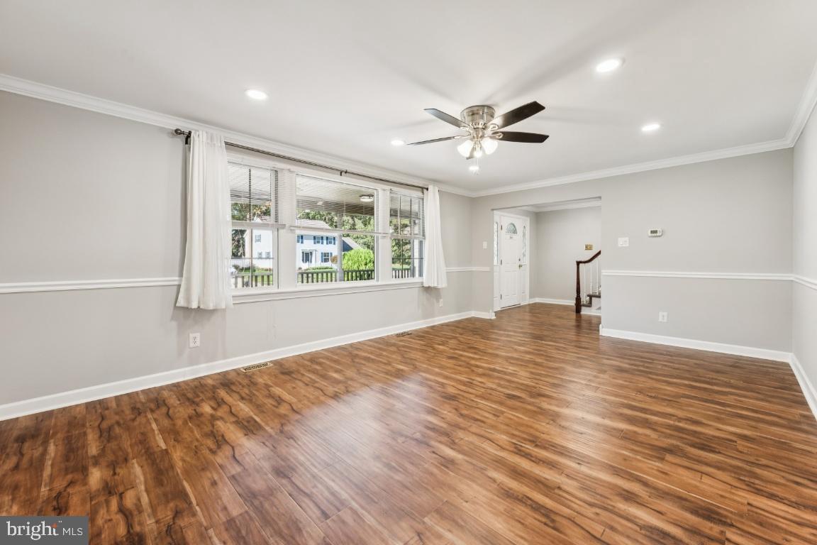 628 Chatham Road Somerdale, NJ 08083 - Photo 5 of 25 Spacious room with natural light and charm.