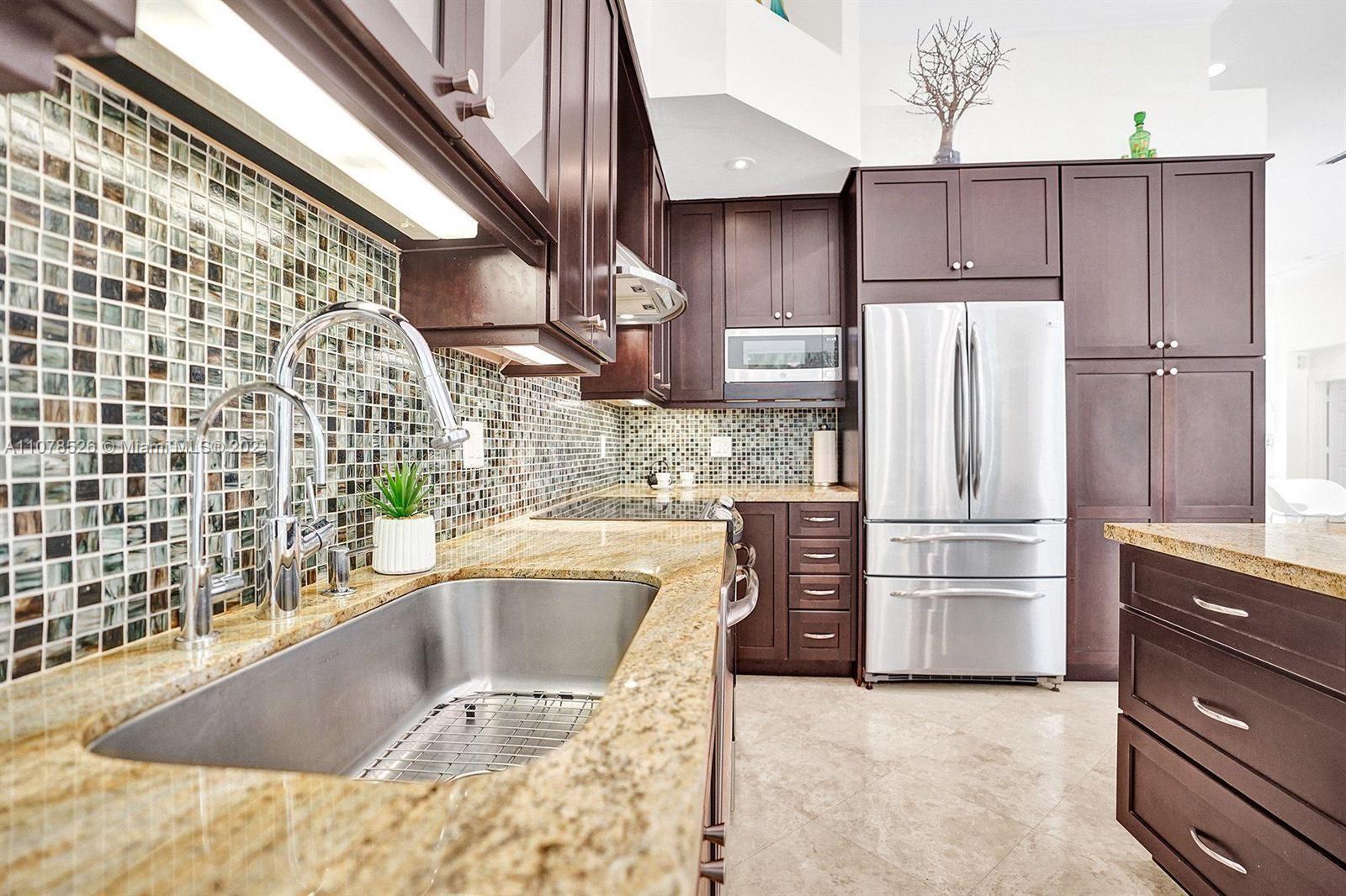 2724 Oakbrook Drive Weston, FL 33332 - Photo 11 of 20