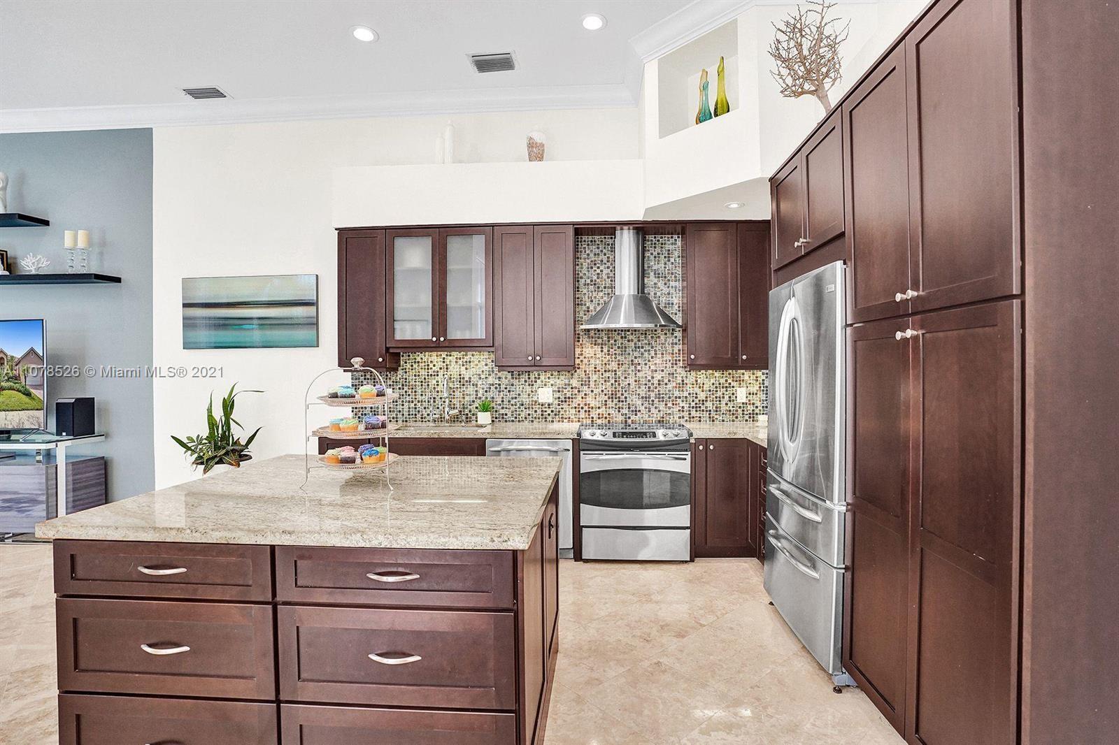 2724 Oakbrook Drive Weston, FL 33332 - Photo 14 of 20